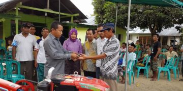 120 Kelompok Tani Memperoleh Bantuan Handtracktor dan Pompa Air